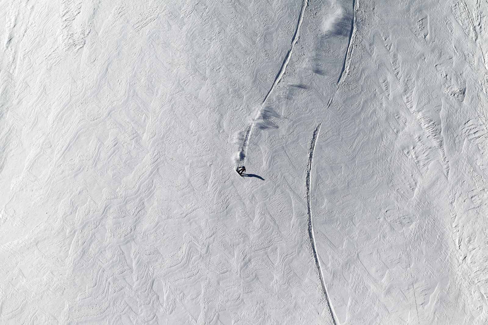 Plakat - Snowboarder på Sneklædt Slope